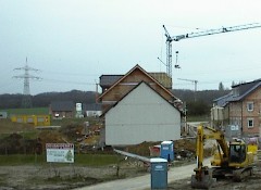 09.04 20:05 Mo: Im Hintergrund sind schon mehrere Huser gebaut worden!