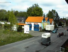 02.05 9:55 Do: Noch ist der Toilettenwagen von der Maifeier da!