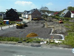 07.05 12:34 Di: Das auslegen des Schotters geht relativ schnell vorran!