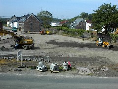 17.05 11:25 Fr: Die Randsteine sind teilweise schon gesetzt.