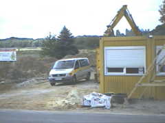 03.08 11:40 Der Bagger holt das Kettengeschirr!