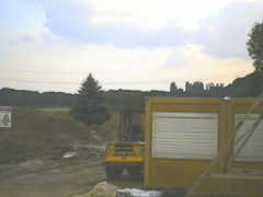 17.08 20:00 Der Radlader parkt immer links neben dem BauContainer!