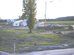 12.10 17:35 Do: Hinter dem Baum: Dachgeblk ist fertig!