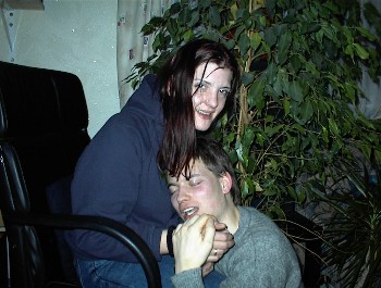 25.02 2:00 Hm? Was sind das nur f�r Drogen...