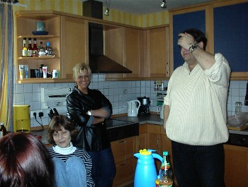 25.02 14:34 miri und Lordi haben keinen Stuhl mehr bekommen *gg*