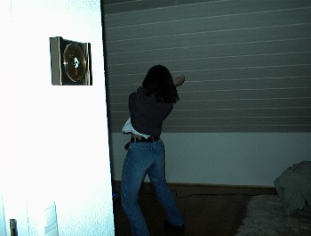 12.05 bacci f�hrt miris neues T-Shirt vor :o)